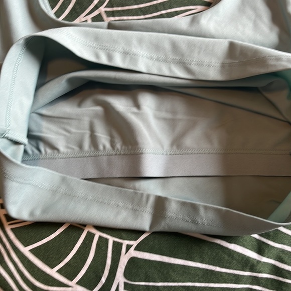 Crop top - Picture 2 of 3